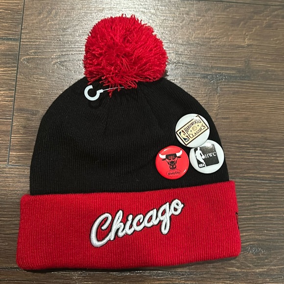 New Era Chicago Bulls Pom Beanie with Pins / Button up Chilbulhc team Unisex - Picture 1 of 7